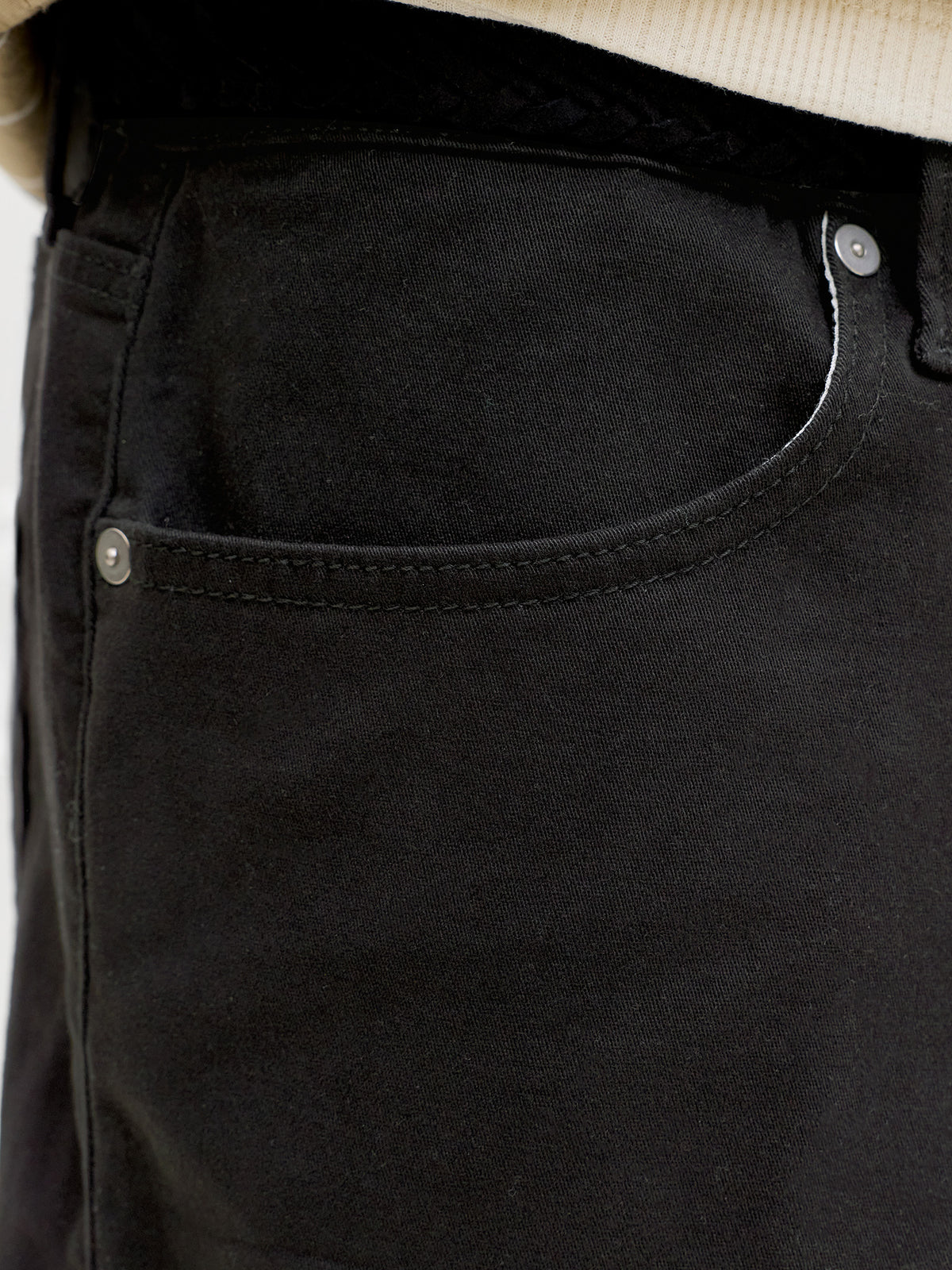 10256980-330_4.jpg