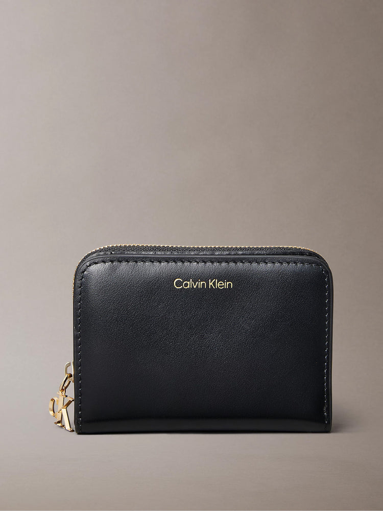 Γυναικείο πορτοφόλι CK PULLER MEDIUM FLAP ZIP AROUND LV04F1075GUB1 | LV04F1075GUB1