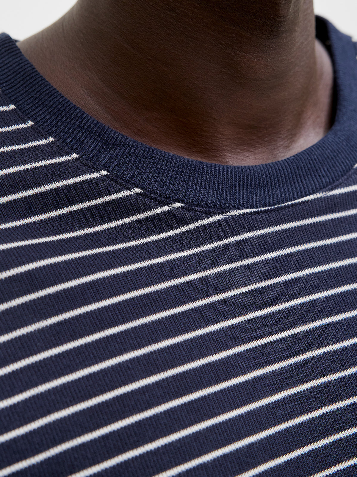 10256849-413_2.jpg