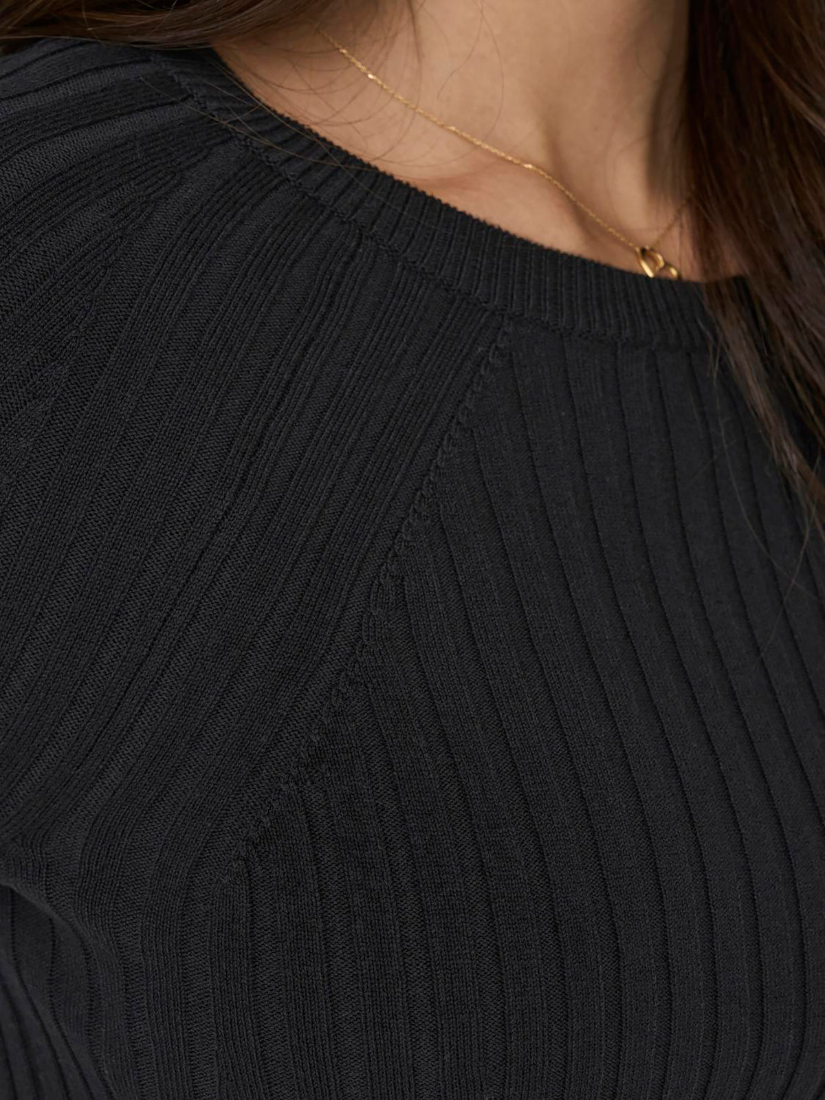 10250468-330_5.jpg